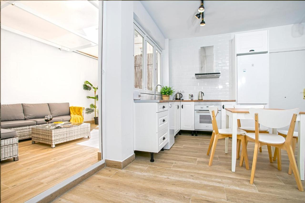 Precioso Apartamento Con Patio Малага Екстер'єр фото