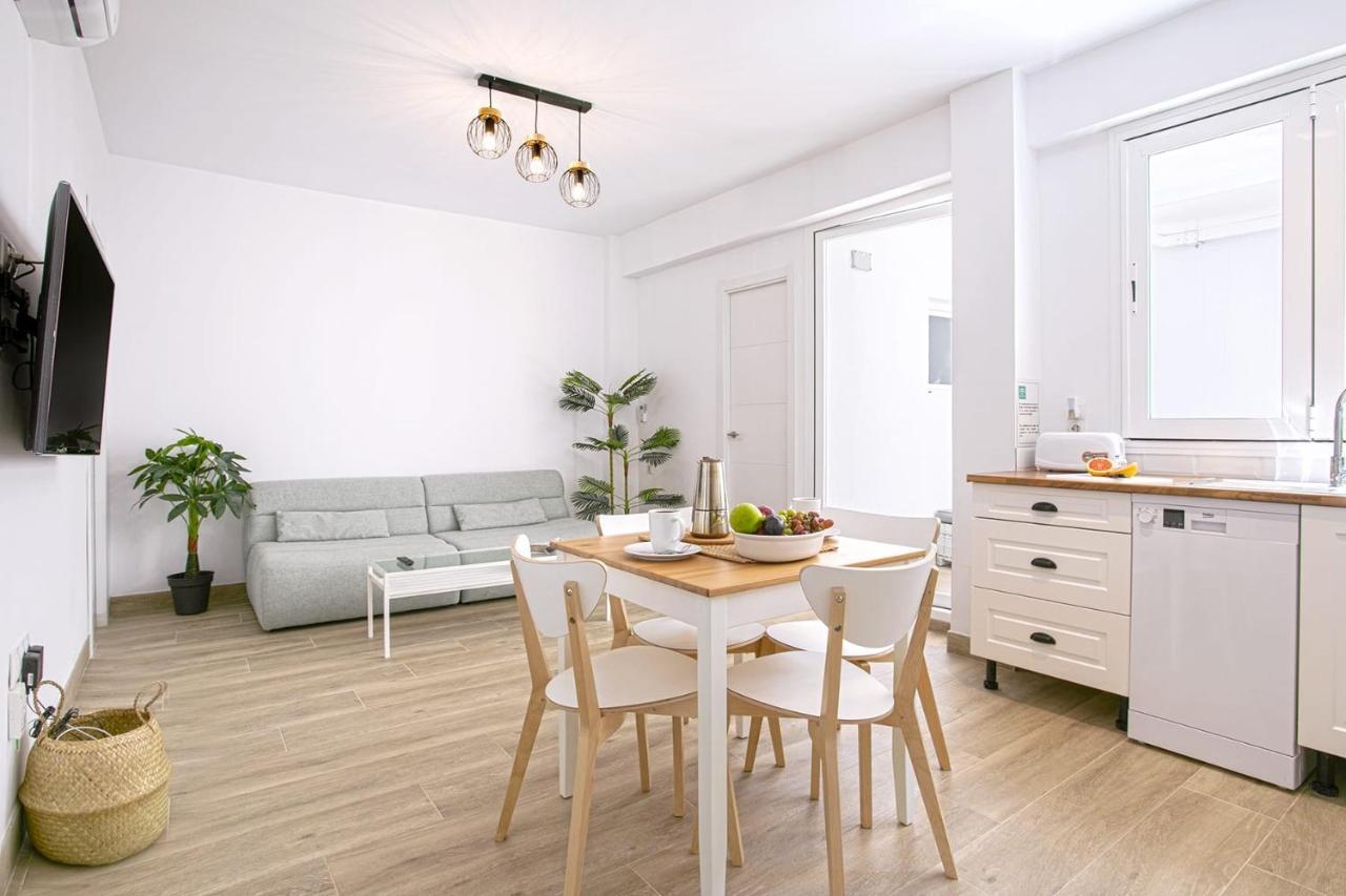Precioso Apartamento Con Patio Малага Екстер'єр фото