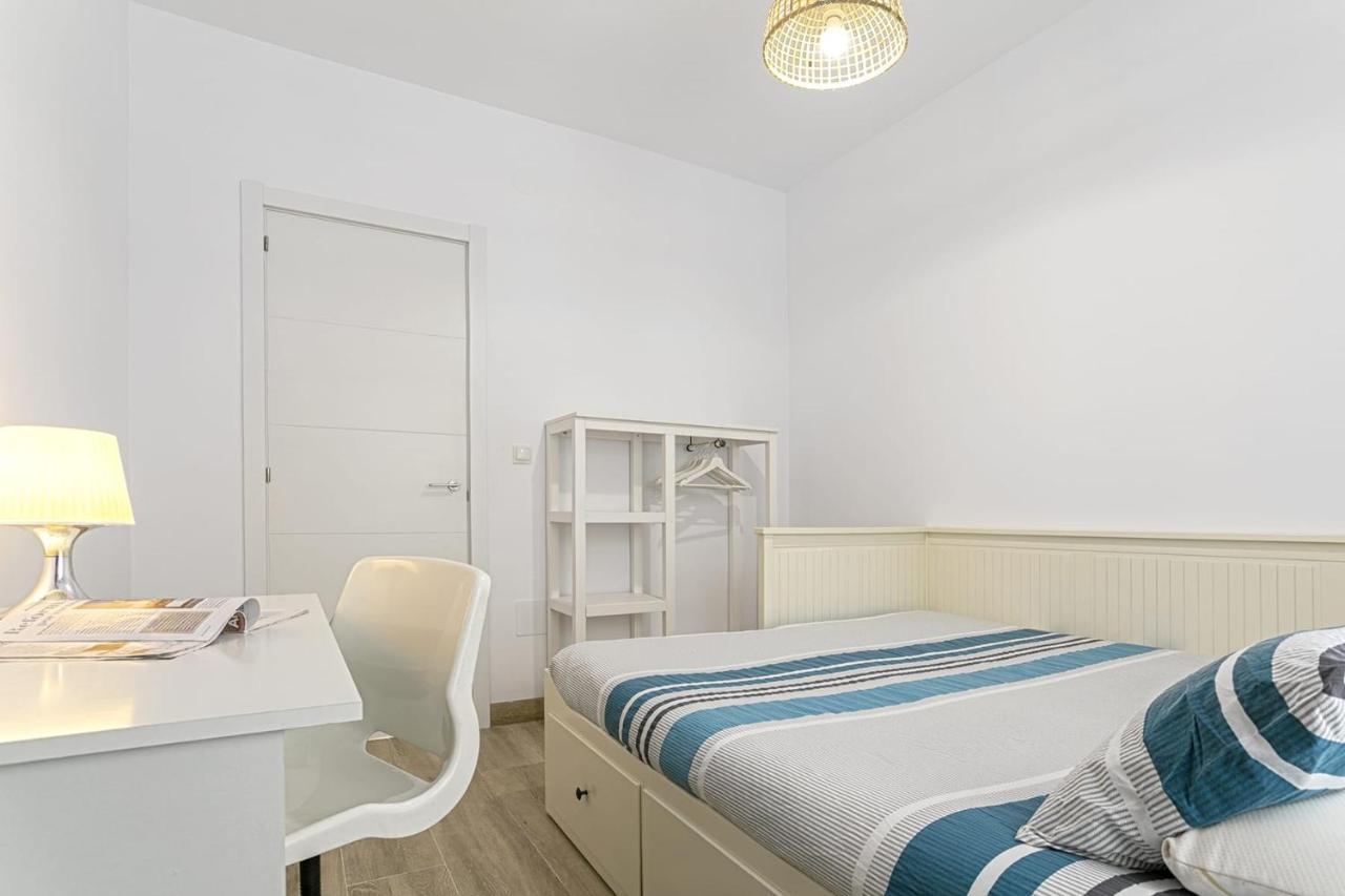 Precioso Apartamento Con Patio Малага Екстер'єр фото